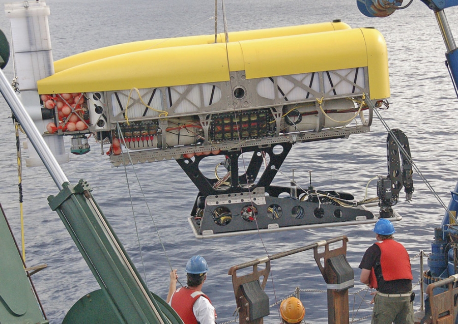 Research sub lost in ocean trench