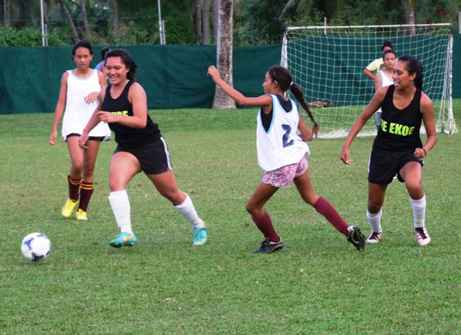 Soccer teams charge through round 10