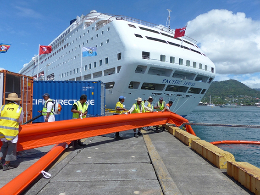 Oil spill training in Samoa