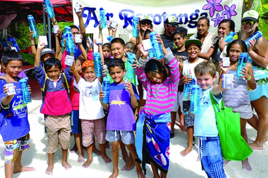 Aitutaki kite school takes off