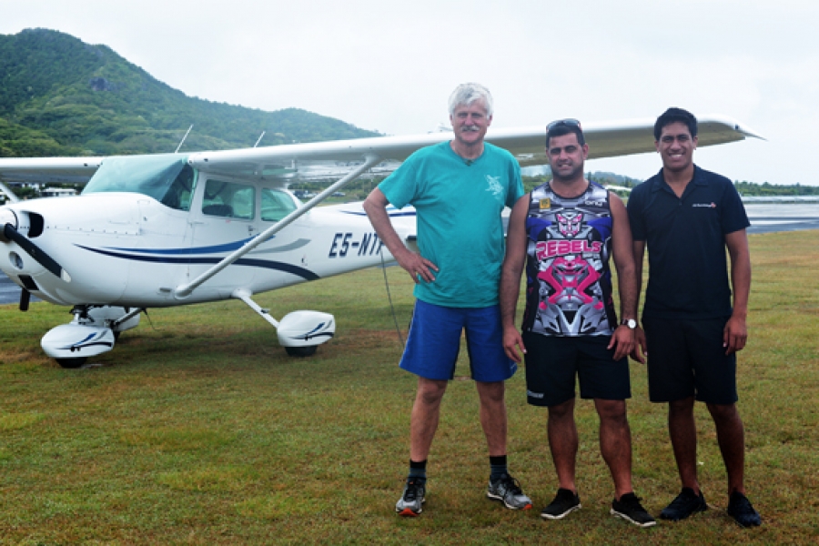 Trainee pilots learn from one of the best