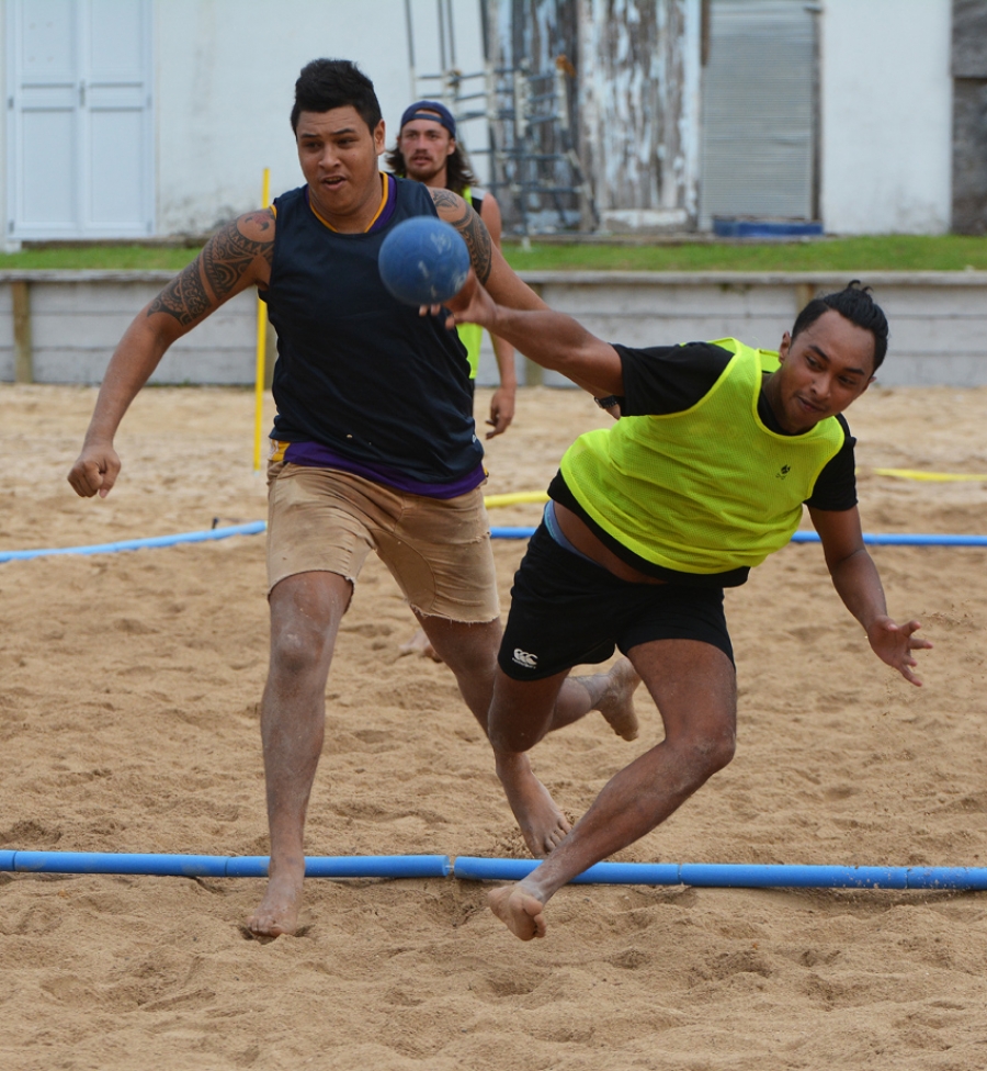 Tight finish for handball on the beach