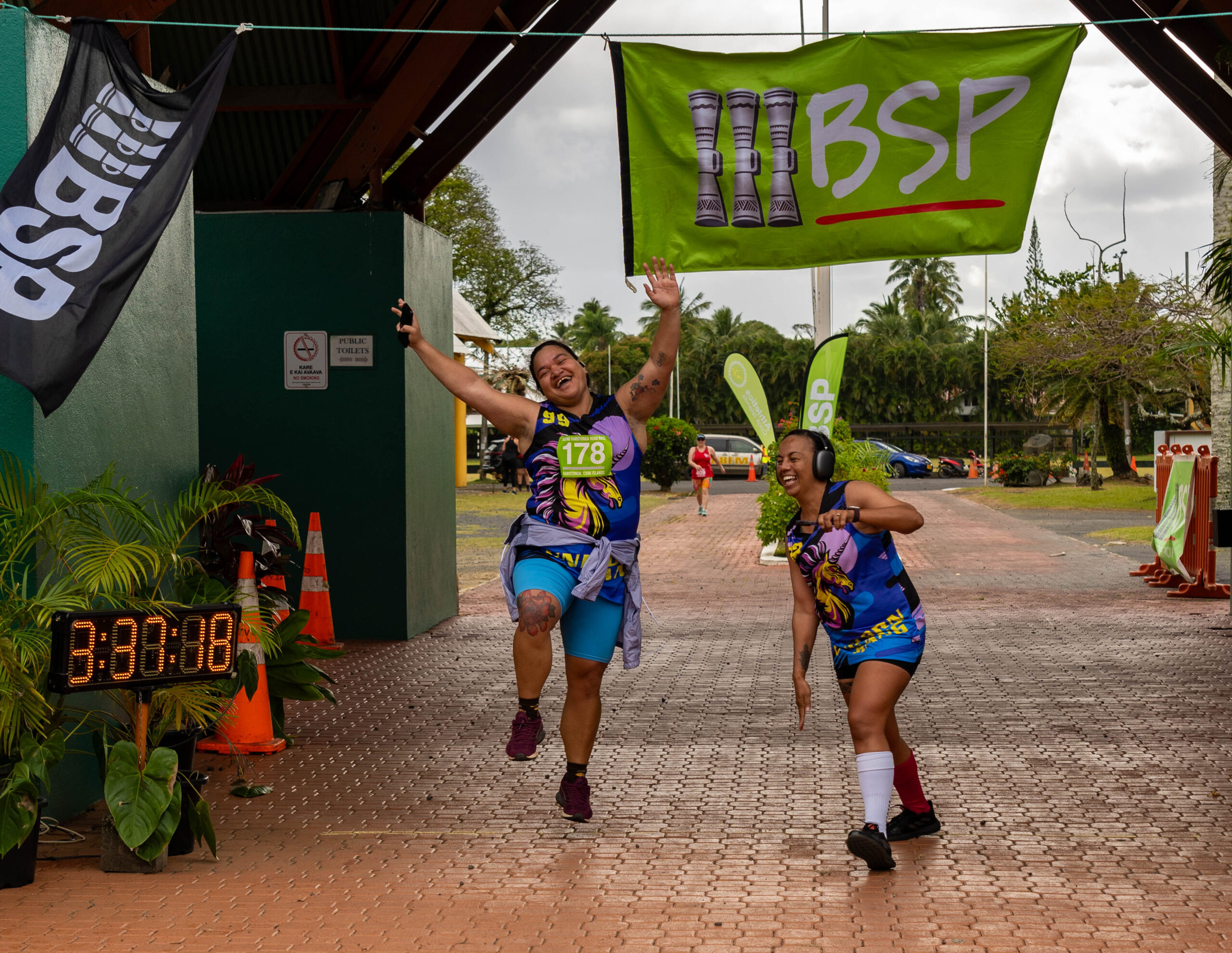 Runners return for Round Raro Race