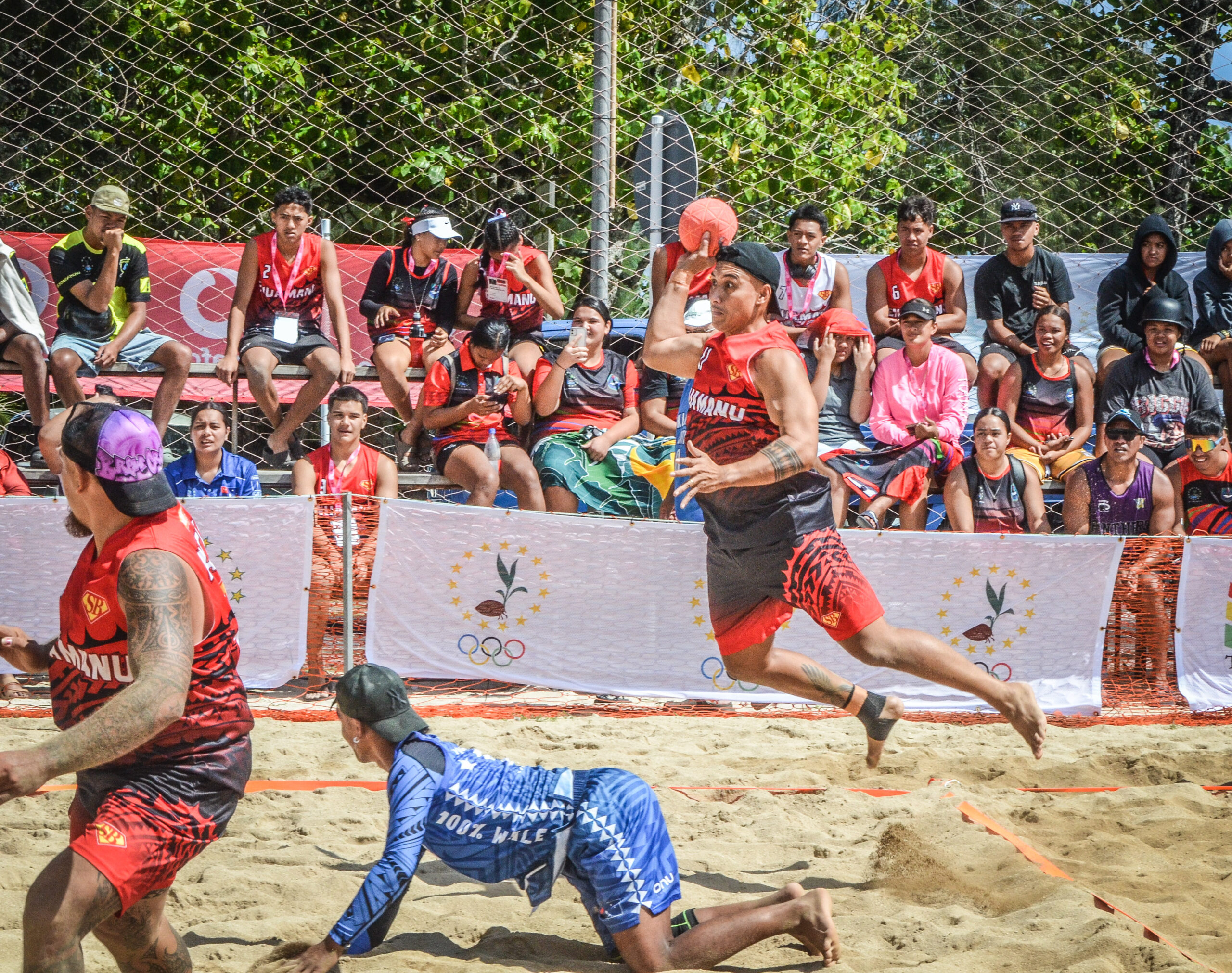 Prime Minister joins beach handball frenzy