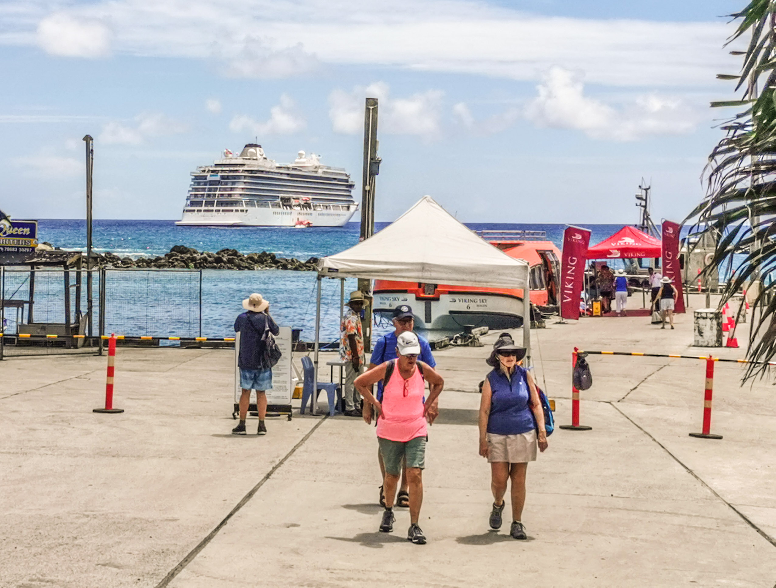 First 2025 cruise ship – tourists explore Rarotonga’s beauty